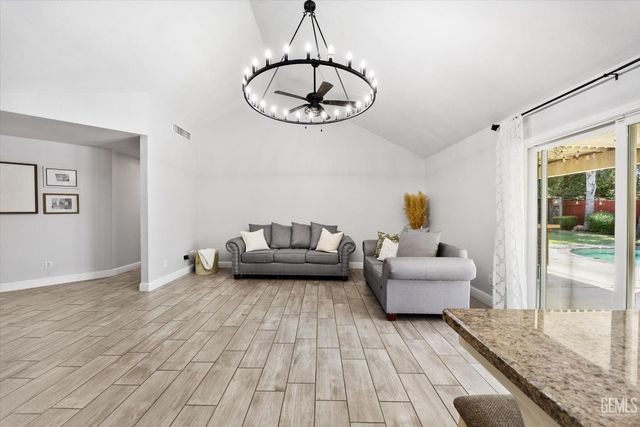 13909 Veracruz Drive, Bakersfield, CA 93314