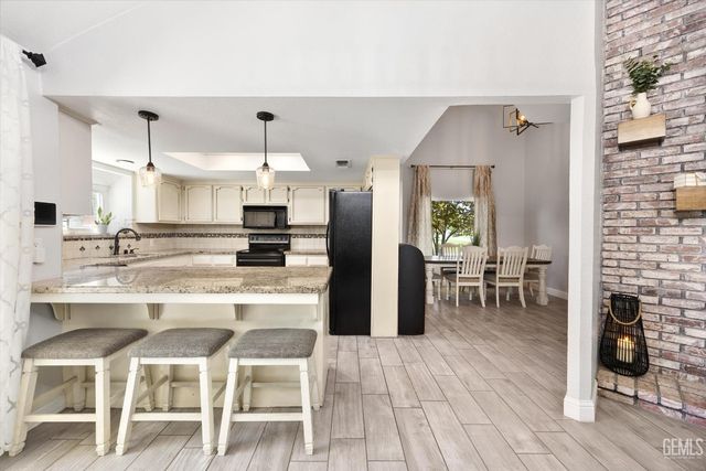 13909 Veracruz Drive, Bakersfield, CA 93314