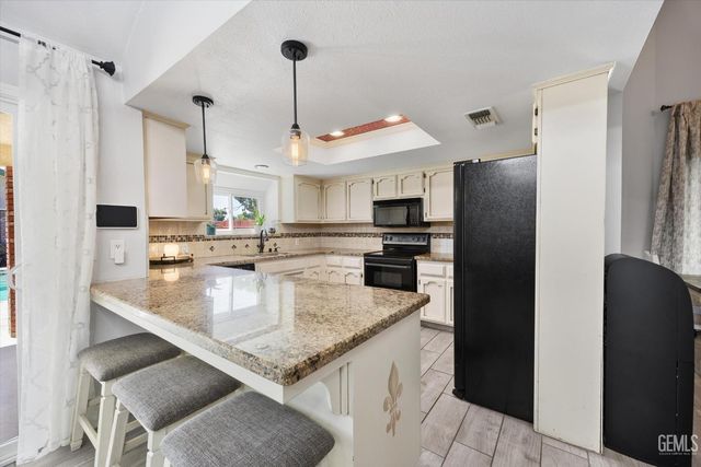 13909 Veracruz Drive, Bakersfield, CA 93314