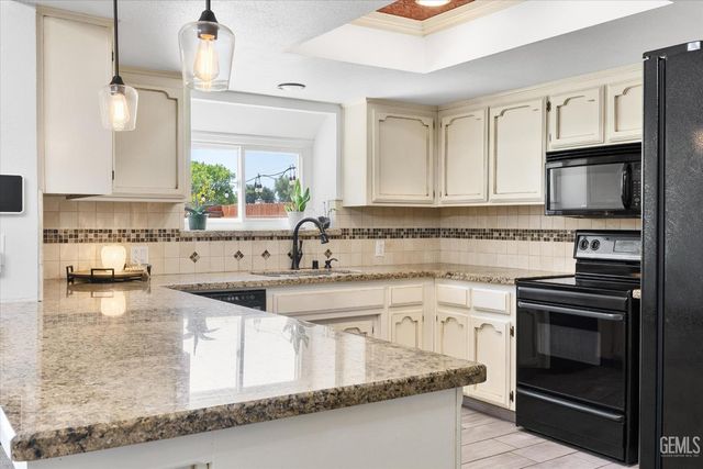 13909 Veracruz Drive, Bakersfield, CA 93314