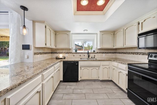 13909 Veracruz Drive, Bakersfield, CA 93314