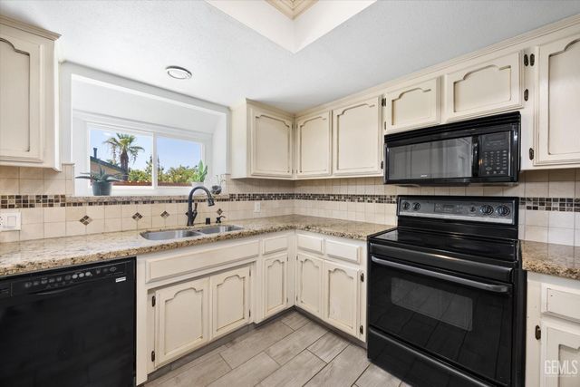 13909 Veracruz Drive, Bakersfield, CA 93314