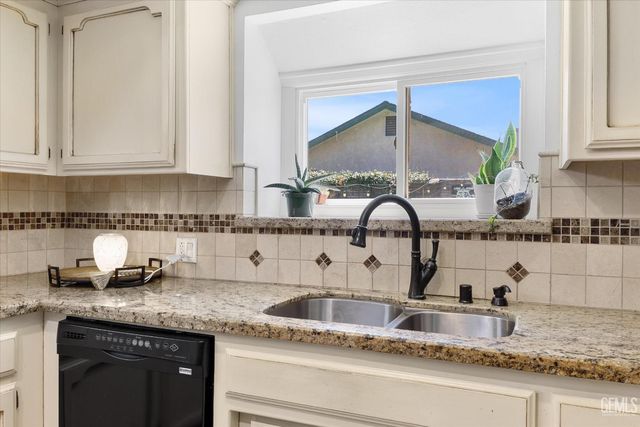 13909 Veracruz Drive, Bakersfield, CA 93314