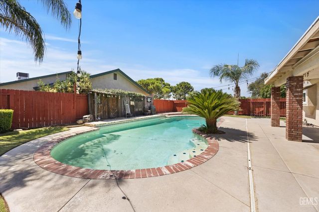 13909 Veracruz Drive, Bakersfield, CA 93314