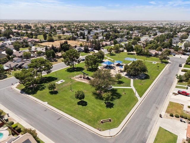 13909 Veracruz Drive, Bakersfield, CA 93314