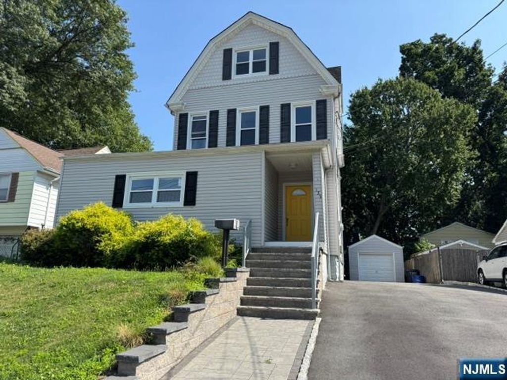 135 Cresskill Avenue First Floor, Dumont, NJ 07628