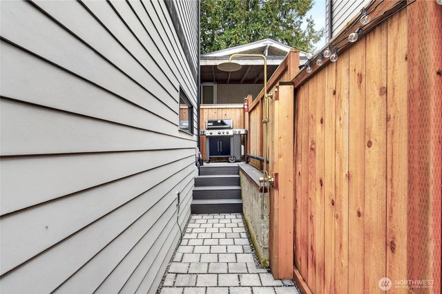 8647 B 18th Avenue SW, Seattle, WA 98106