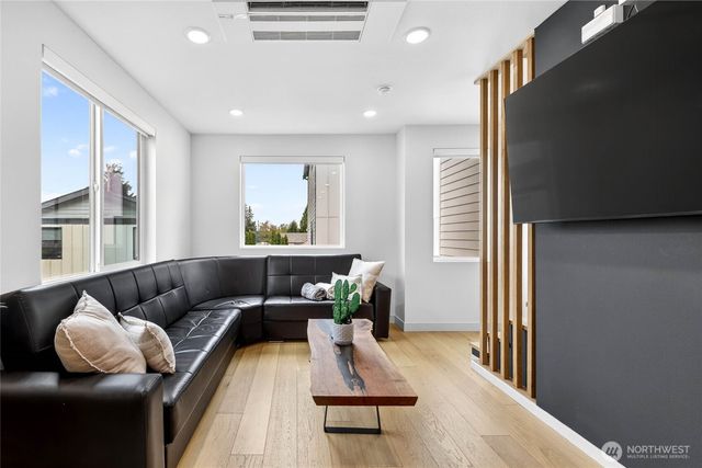 8647 B 18th Avenue SW, Seattle, WA 98106