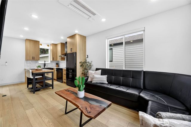 8647 B 18th Avenue SW, Seattle, WA 98106