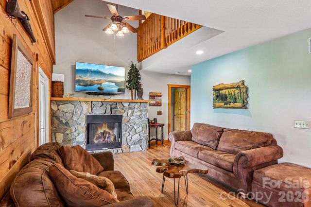 1064 Point Of View Drive, Waynesville, NC 28785