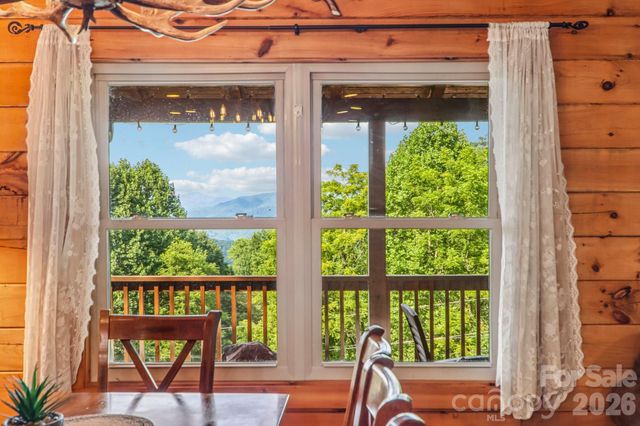 1064 Point Of View Drive, Waynesville, NC 28785