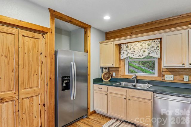 1064 Point Of View Drive, Waynesville, NC 28785
