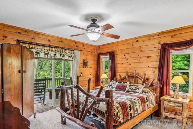 1064 Point Of View Drive, Waynesville, NC 28785