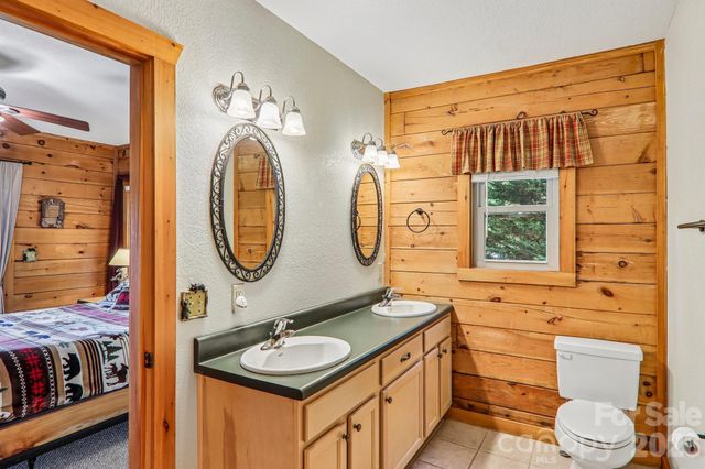 1064 Point Of View Drive, Waynesville, NC 28785