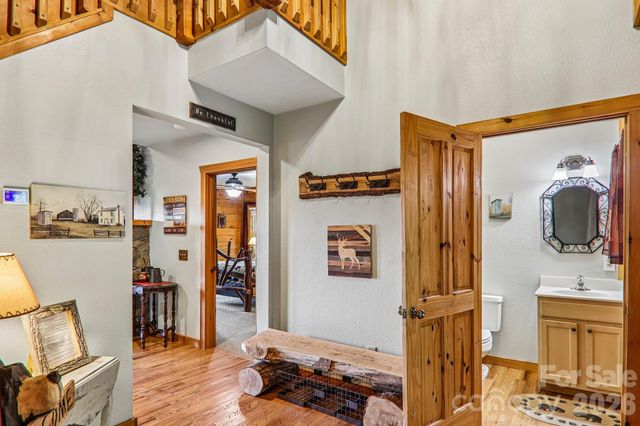 1064 Point Of View Drive, Waynesville, NC 28785