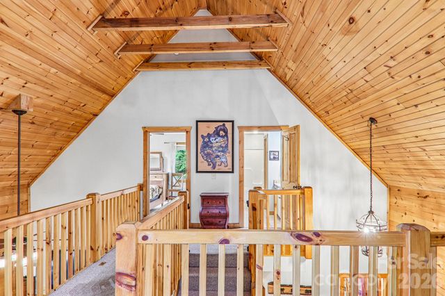 1064 Point Of View Drive, Waynesville, NC 28785