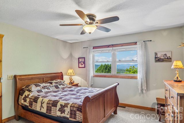 1064 Point Of View Drive, Waynesville, NC 28785