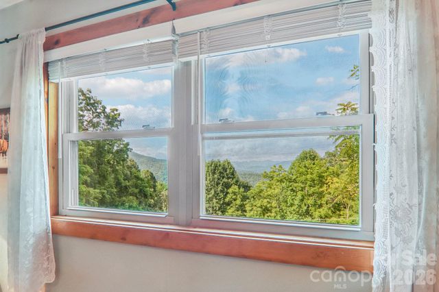 1064 Point Of View Drive, Waynesville, NC 28785