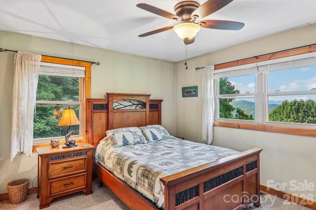 1064 Point Of View Drive, Waynesville, NC 28785