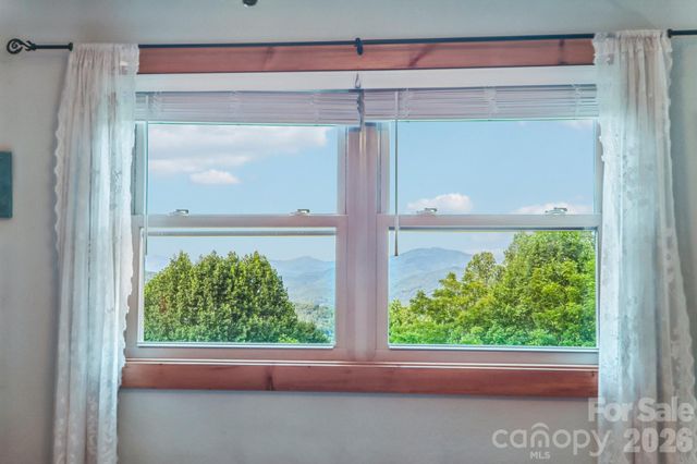1064 Point Of View Drive, Waynesville, NC 28785