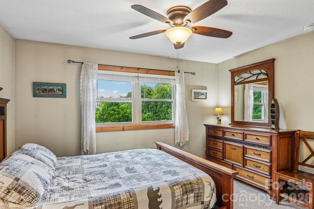 1064 Point Of View Drive, Waynesville, NC 28785