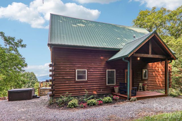 1064 Point Of View Drive, Waynesville, NC 28785