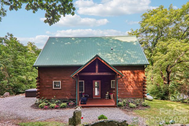 1064 Point Of View Drive, Waynesville, NC 28785