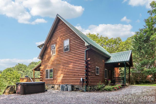 1064 Point Of View Drive, Waynesville, NC 28785