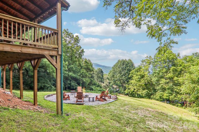 1064 Point Of View Drive, Waynesville, NC 28785
