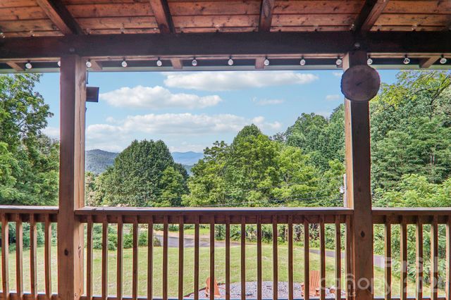 1064 Point Of View Drive, Waynesville, NC 28785