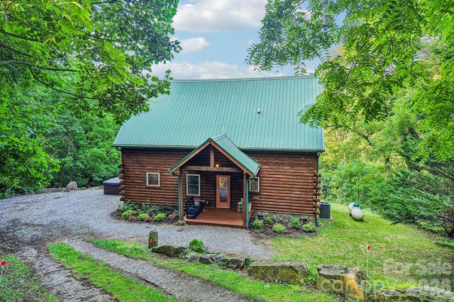 1064 Point Of View Drive, Waynesville, NC 28785