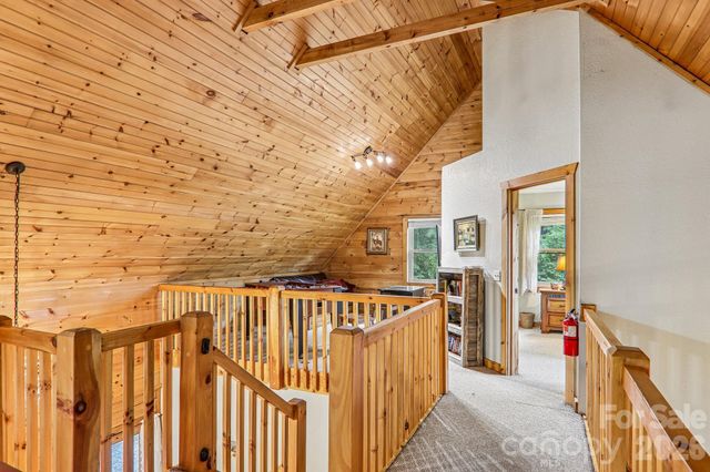 1064 Point Of View Drive, Waynesville, NC 28785