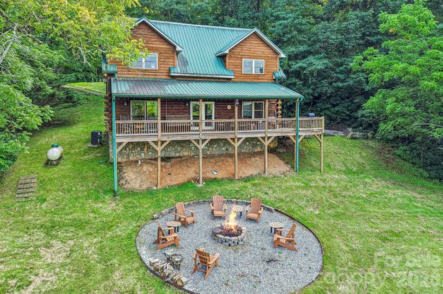 1064 Point Of View Drive, Waynesville, NC 28785