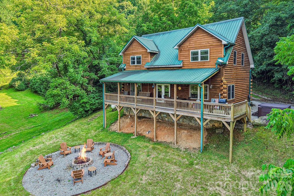 1064 Point Of View Drive, Waynesville, NC 28785