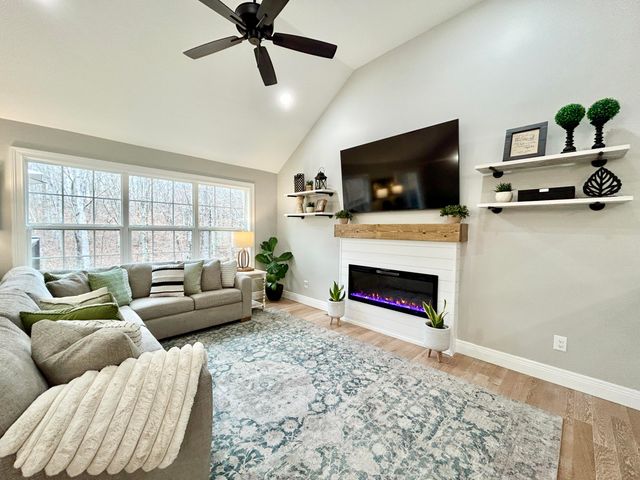 387 Falls Creek Way, Somerset, KY 42503