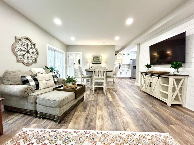 387 Falls Creek Way, Somerset, KY 42503