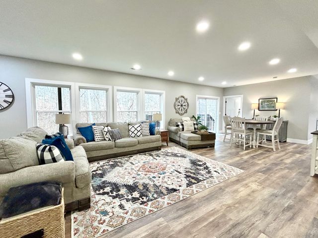 387 Falls Creek Way, Somerset, KY 42503