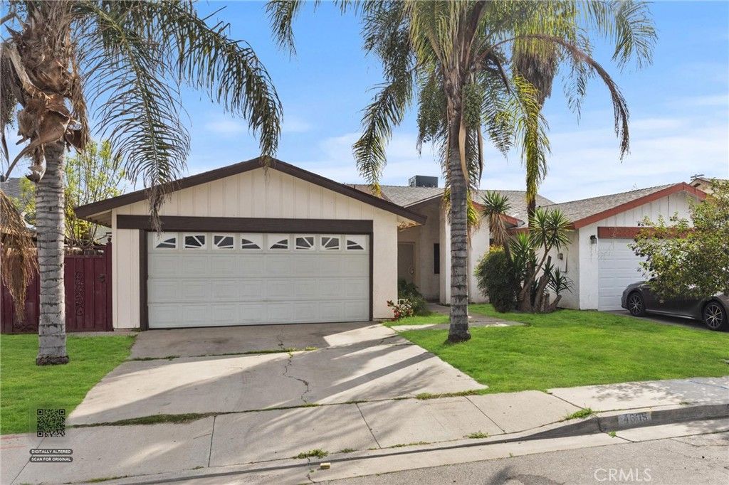 Image 2 of property listing at 4605 Parkwood Court, Bakersfield, CA 93309