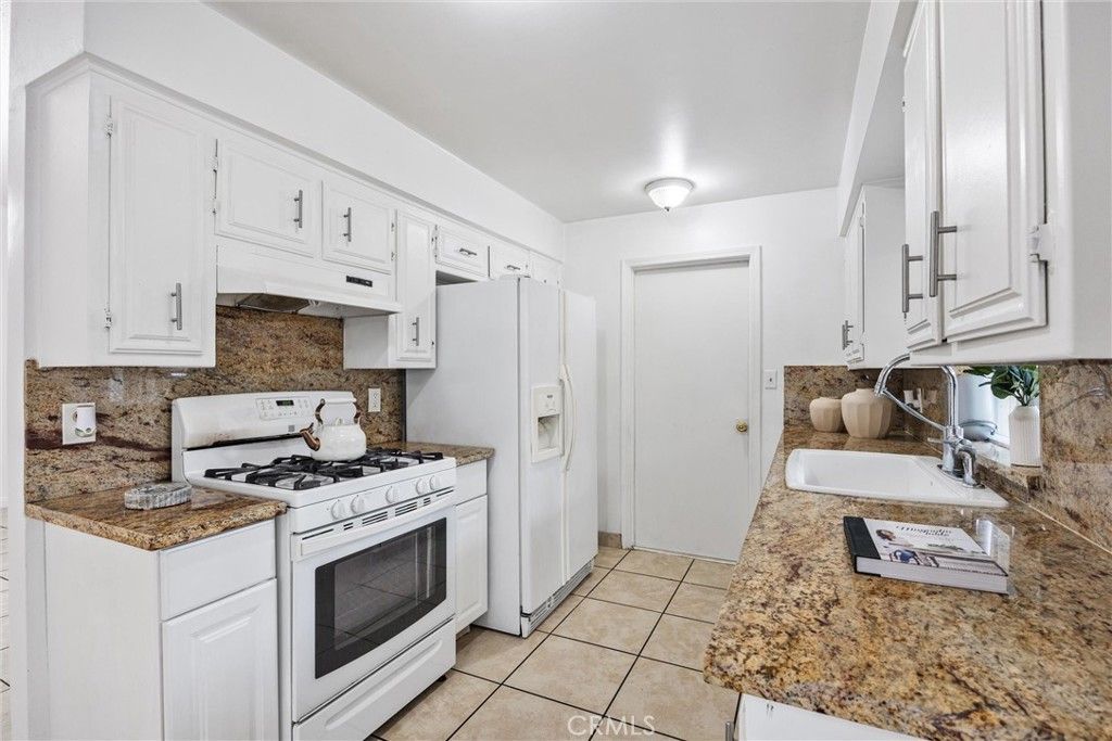 Image 6 of property listing at 4605 Parkwood Court, Bakersfield, CA 93309