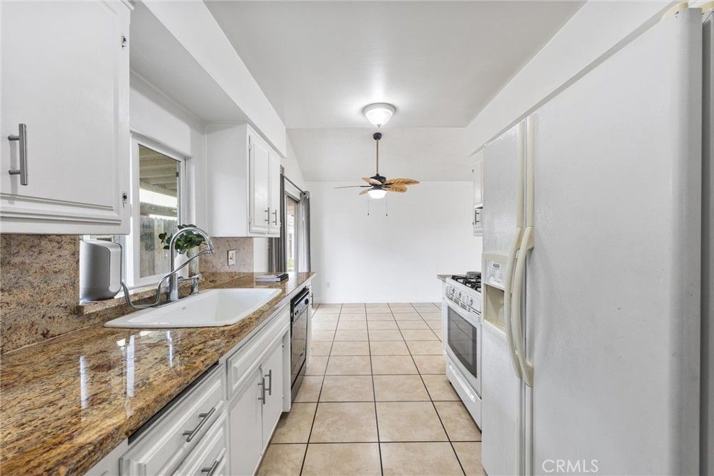 Image 9 of property listing at 4605 Parkwood Court, Bakersfield, CA 93309