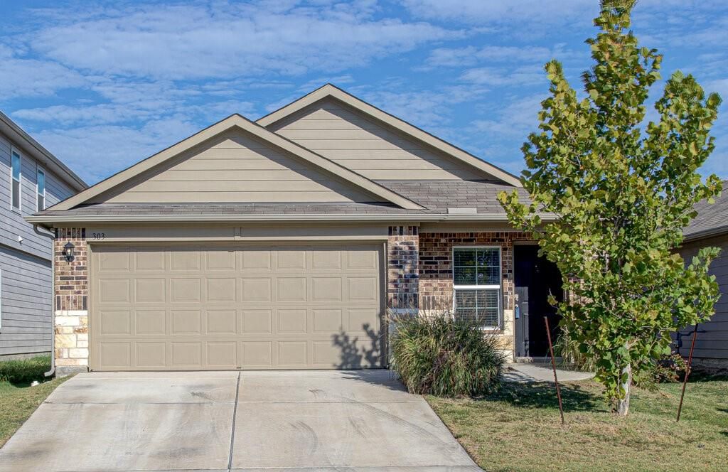 303 Euclid LN, Uhland, TX 78640