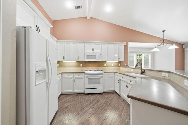 3261 Misty Glen Drive, Redding, CA 96001