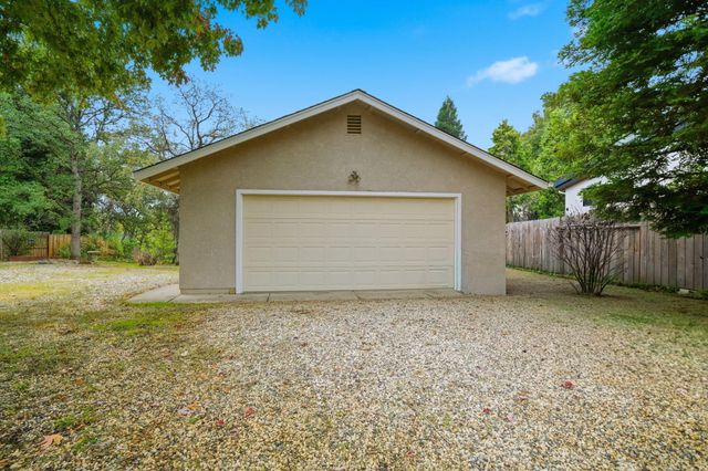 3261 Misty Glen Drive, Redding, CA 96001