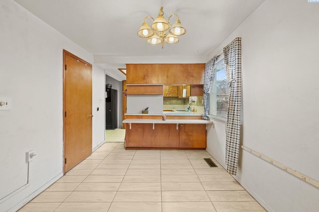 1511 N 18th, Pasco, WA 99301