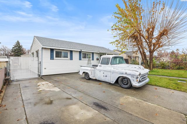 1511 N 18th, Pasco, WA 99301