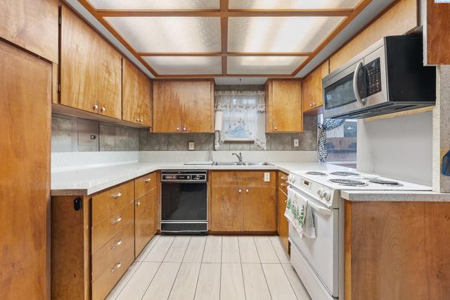 1511 N 18th, Pasco, WA 99301