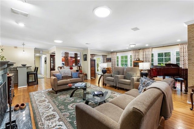 3456 Laurelvale Drive, Studio City (los Angeles), CA 91604