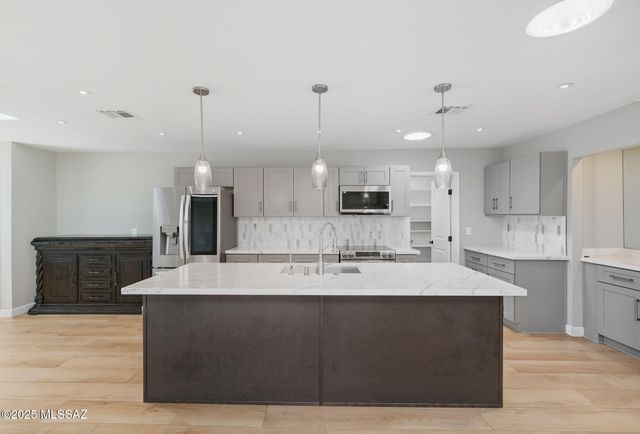 6605 E Vía Cavalier, Tucson, AZ 85715