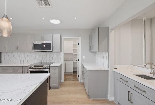 6605 E Vía Cavalier, Tucson, AZ 85715