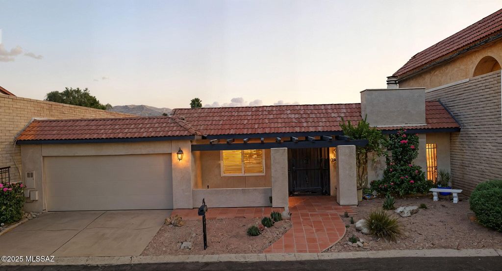 6605 E Vía Cavalier, Tucson, AZ 85715